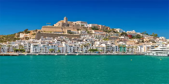 Ibiza Destinasi Wisata Pantai Terkenal Di Spanyol