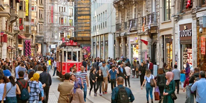 Istiklal-Street-Tempat-Wisata-Paling-Populer-Di-Turki-Yang-Kerap-Dikunjungi-Wisatawan