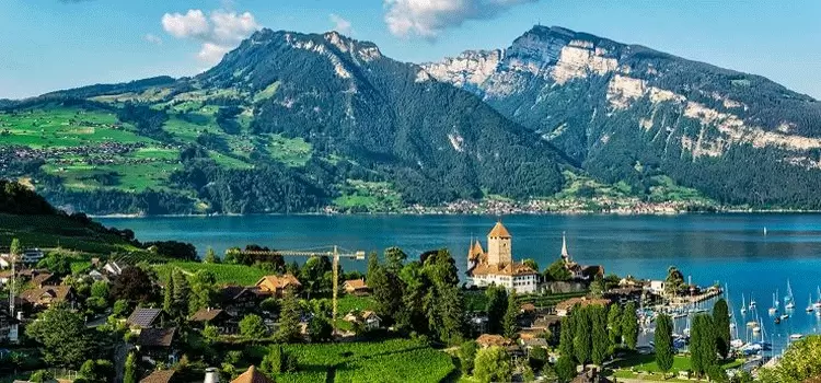 Montreux-Surga-Kecil-Di-Swiss-Yang-Menjadi-Daya-Tarik-Seniman,-Penulis,-Dan-Plancong