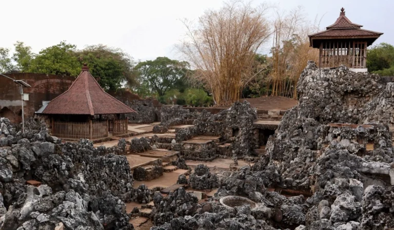 Goa-Sunyaragi,-Pesona-Sejarah-dan-Arsitektur-yang-Memikat