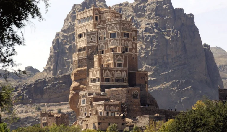 Dar al-Hajar Yemen: Keindahan Ikonik Di Atas Batu Karang