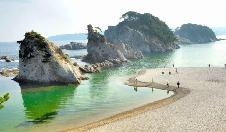 Pesona Jodogahama, Pantai Eksotis Dengan Formasi Batu Unik di Jepang