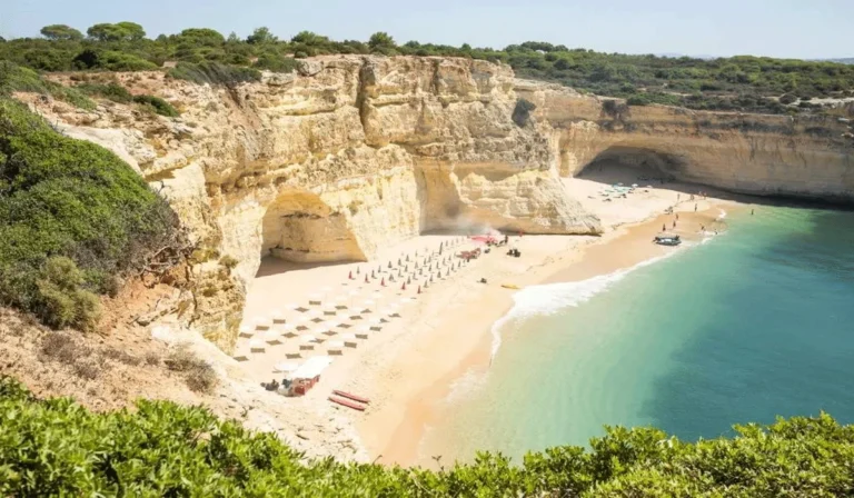 Pesona Tersembunyi Praia da Marinha, Permata Pantai Portugal