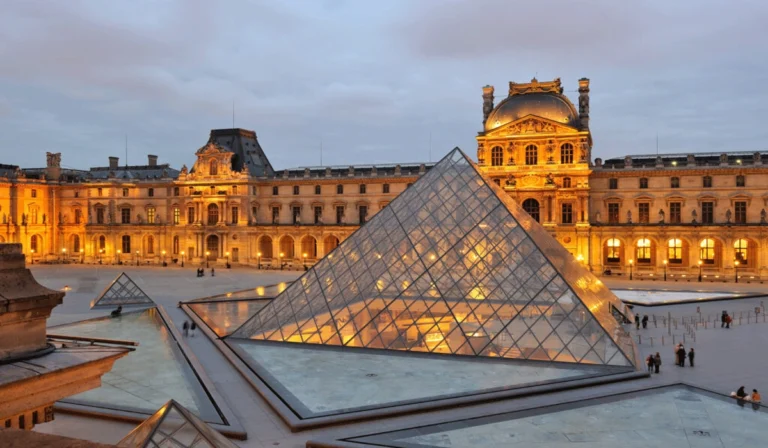 Menjelajahi Pesona Abadi Museum Louvre Jantung Seni Dunia di Paris