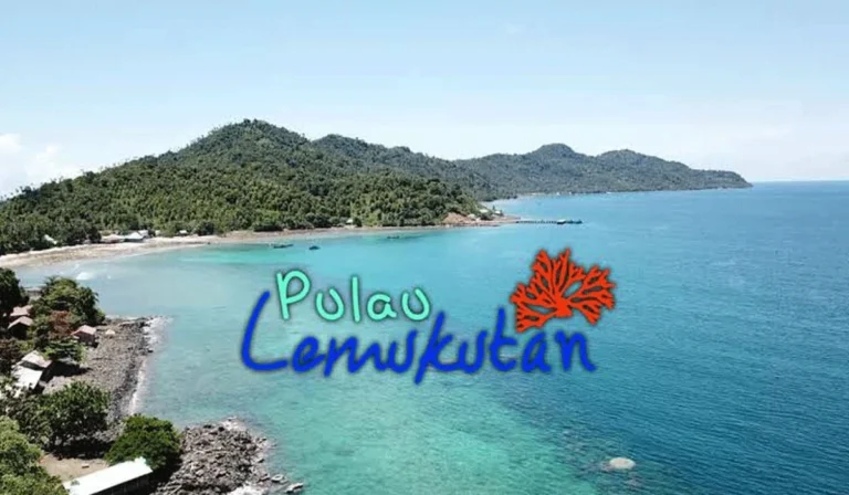 Pulau Lemukutan, Surga Pasir Putih Kalbar Yang Bikin Ketagihan Snorkeling!